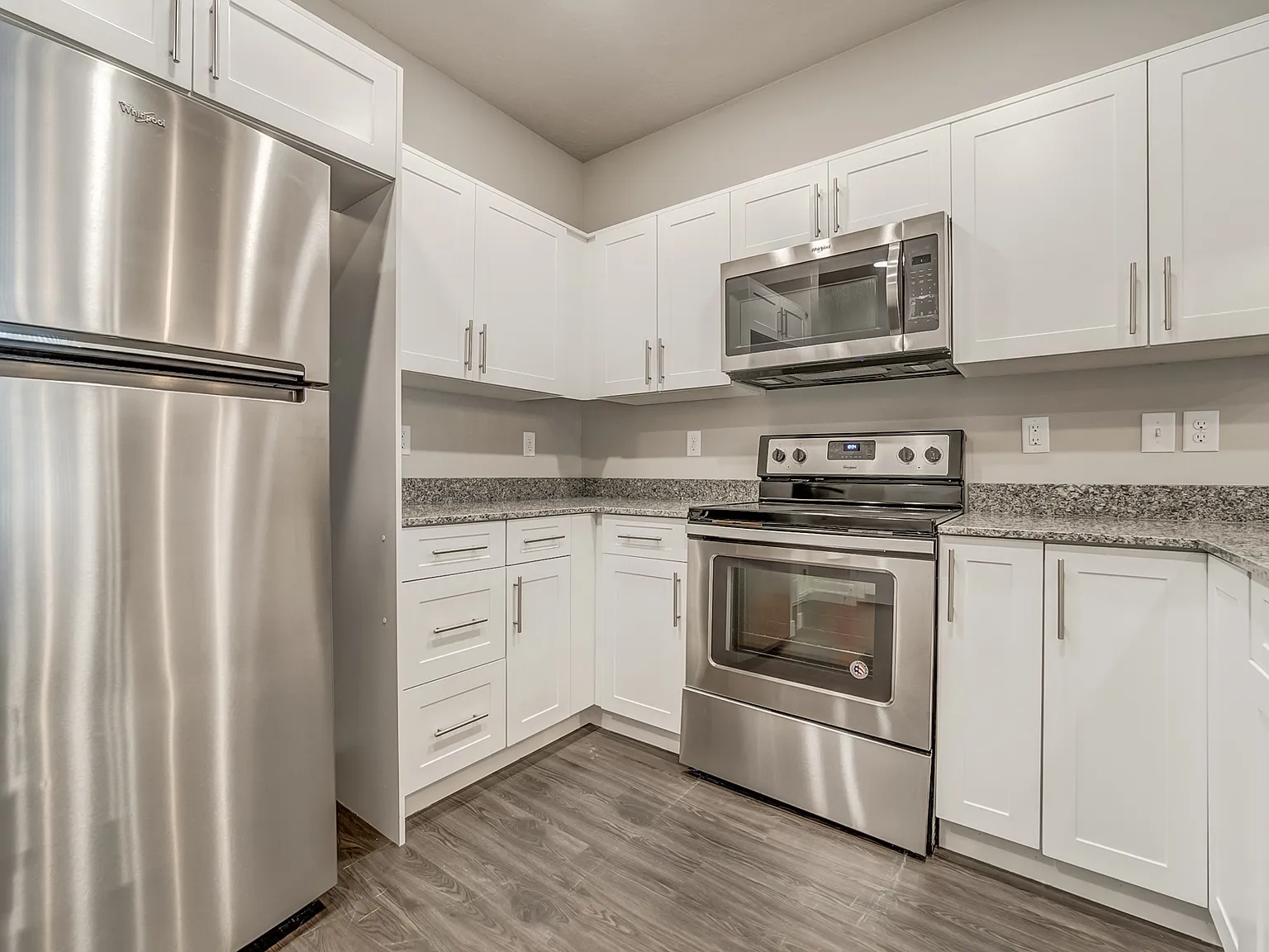 Vine Bldg 26: Unit 206 Type 2: Standard - 206 — Photo 3