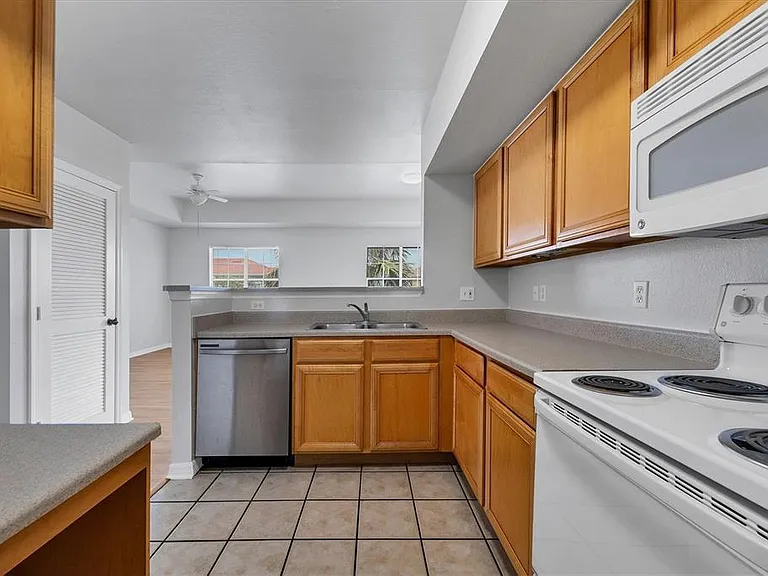 1010 Villagio Cir #204 — Photo 17