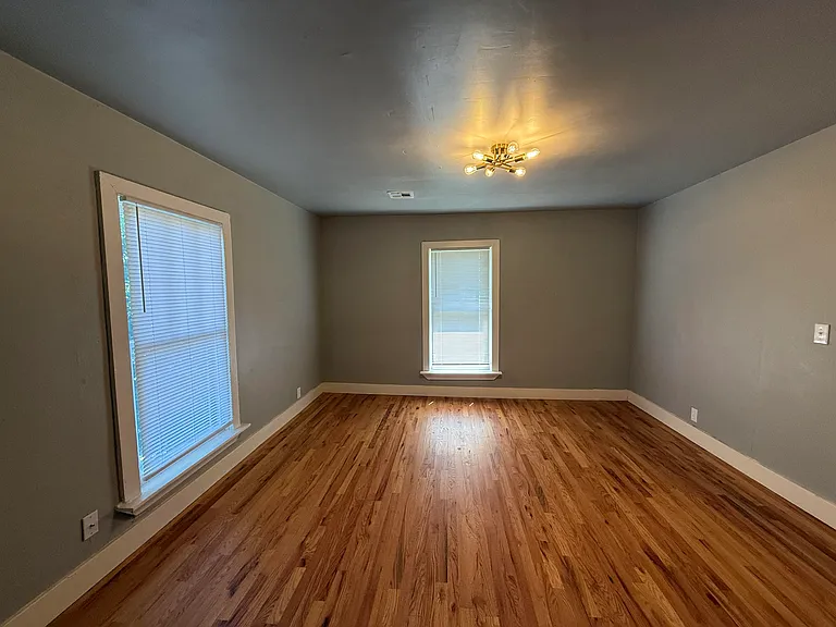 706 S Saint Louis Ave — Photo 8