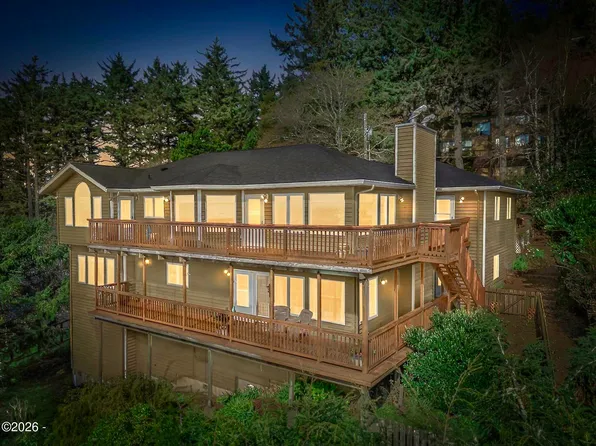 407 King St, Yachats, OR 97498