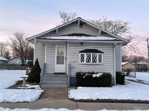 2529 E 25th St, Granite City, IL 62040