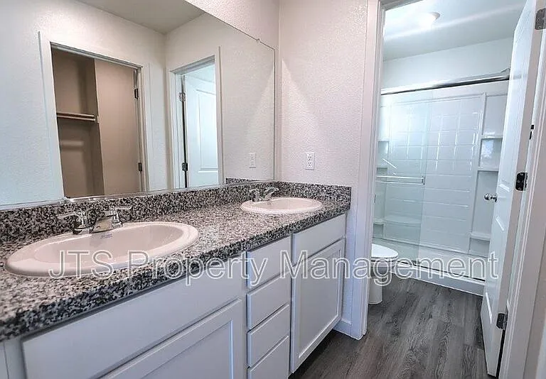 2097 Shady Tree Cir — Photo 31