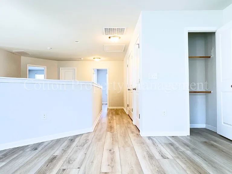 7313 Chipley Dr — Photo 33