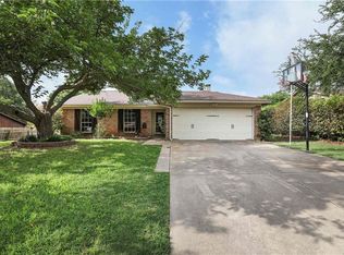 1208 Augusta Rd, Benbrook, TX 76126