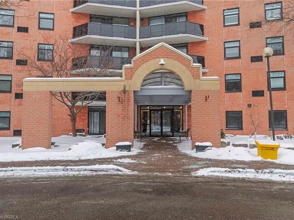 9 Bonheur Ct #506, Brantford, ON N3P 1Z5