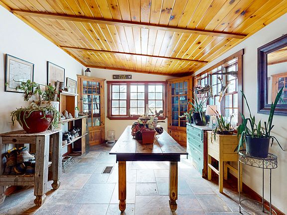 3rd image of 225 Fairy Lake Road