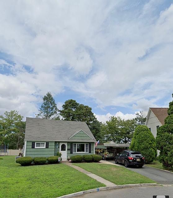 2nd image of 15 Violet Ct