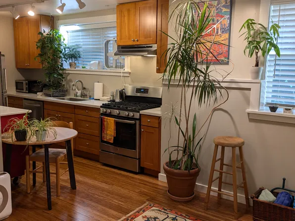 527 Malden Ave E APT 11, Seattle, WA 98112
