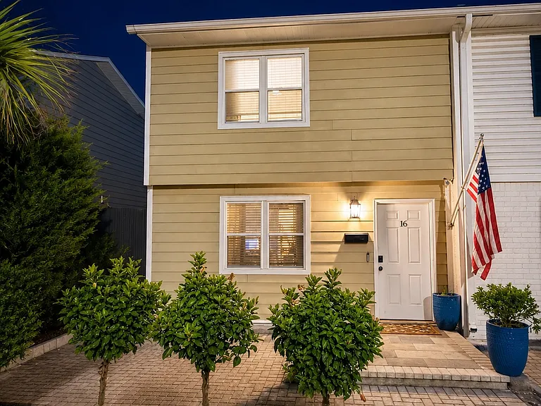 16 Cedar St — Photo 1