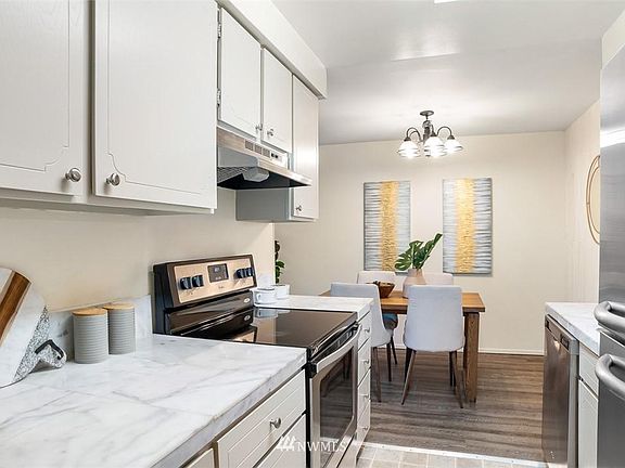 2nd image of 11012 NE 68th St APT 517