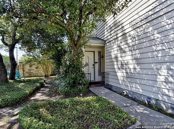 3rd image of 8515 Echo Creek Ln