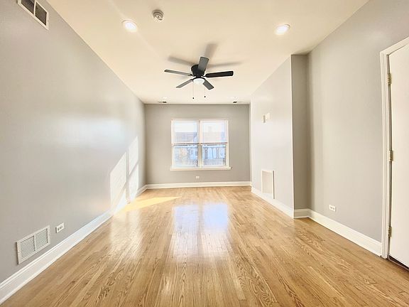 3rd image of 1010 W Sunnyside Ave #103R