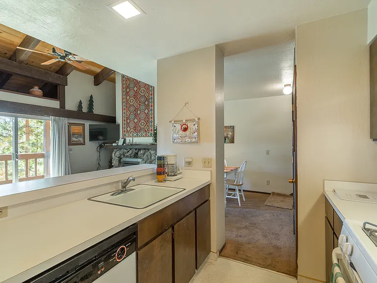 2755 N Lake Blvd #99 — Photo 6