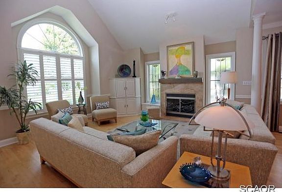 3rd image of 216 Country Club Dr