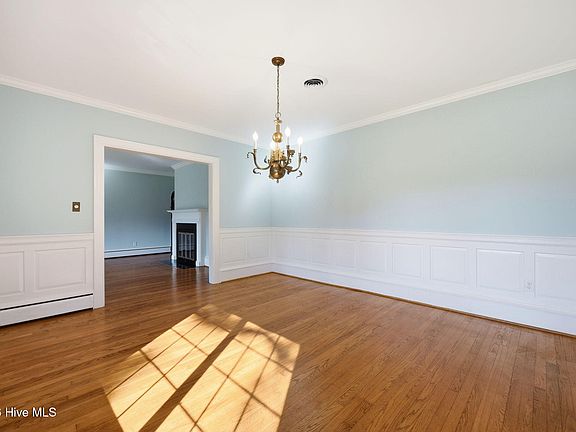 11th image of 1108 Summit Avenue