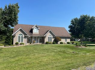 1436 S Lake Dr, Carrollton, IL 62016