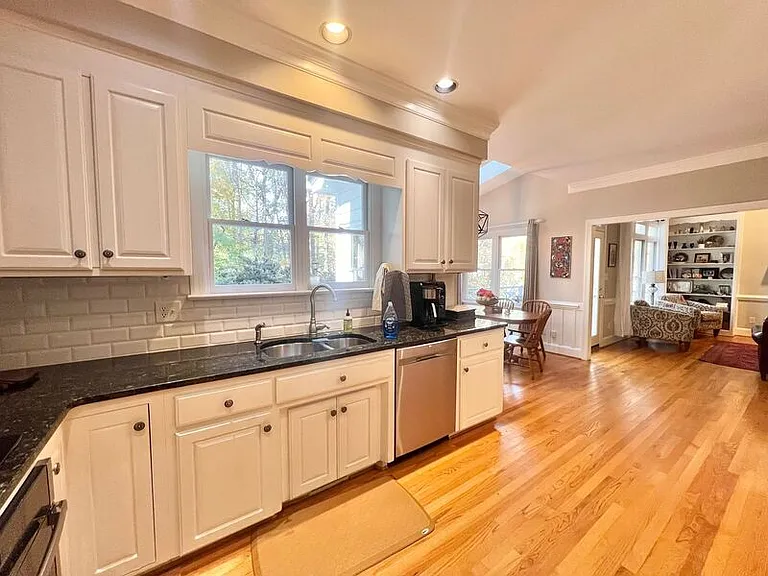 9105 Kirkhill Dr — Photo 6