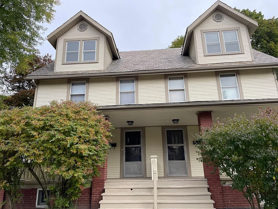 218 South St