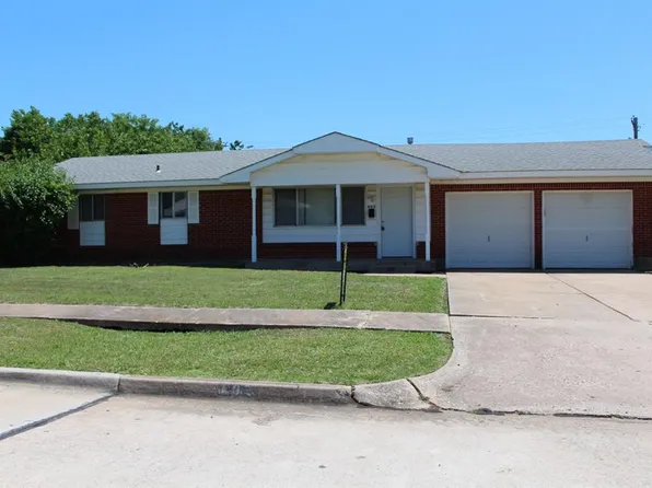 402 W Curtis Dr, Midwest City, OK 73110