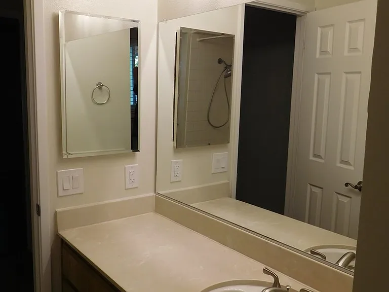 215 Roundtree Ct — Photo 8