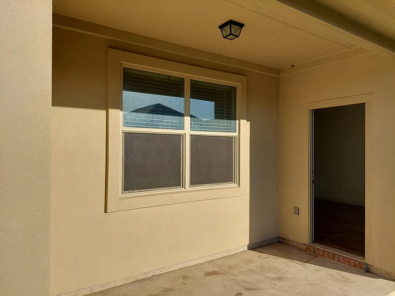 18400 Calasetta Dr — Photo 31