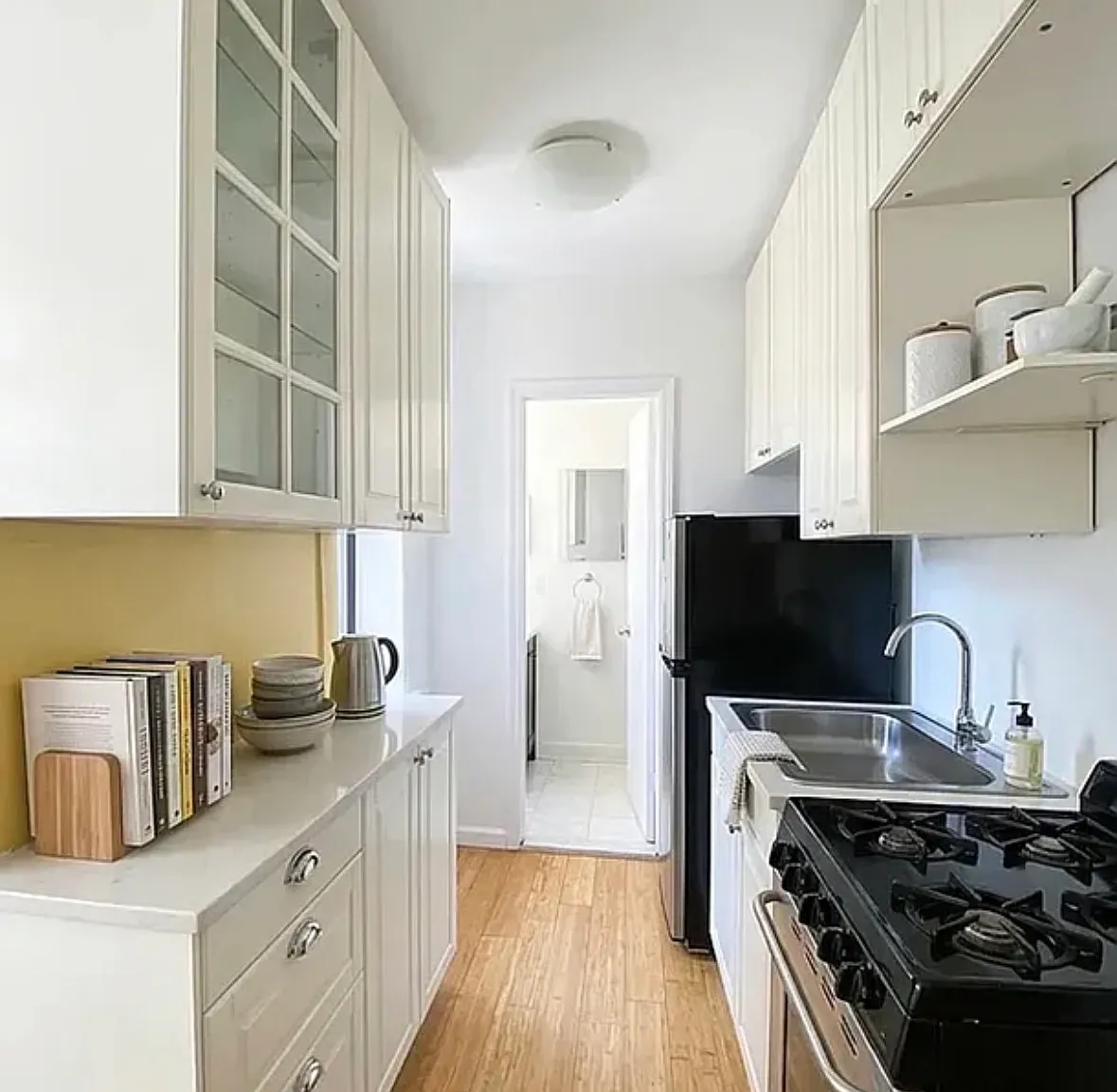 370 West 52nd Street — Photo 1