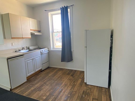 3rd image of 225 Meacham Ave