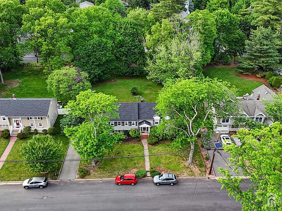 4th image of 10 Remington Dr