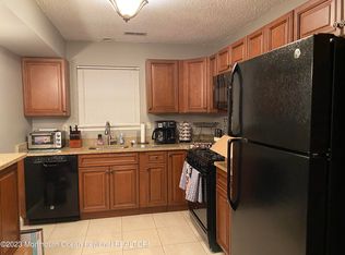 127 Tulip Ln, Freehold, NJ 07728