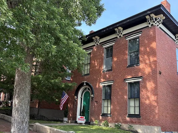 312 N 5th St, Hannibal, MO 63401