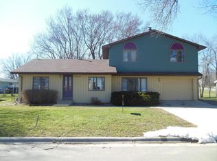 704 2nd St S, Ellendale, MN 56026