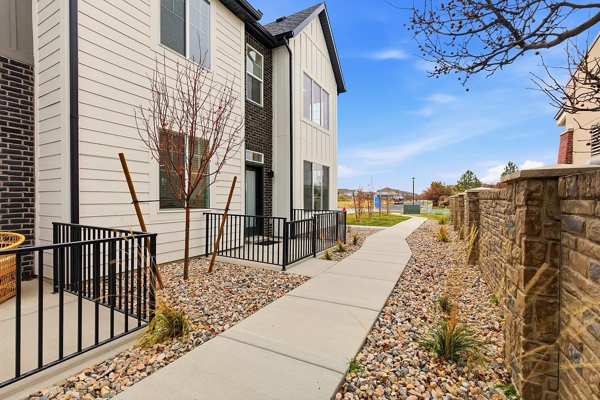 Building Photo - 1125 N Clifton Dr