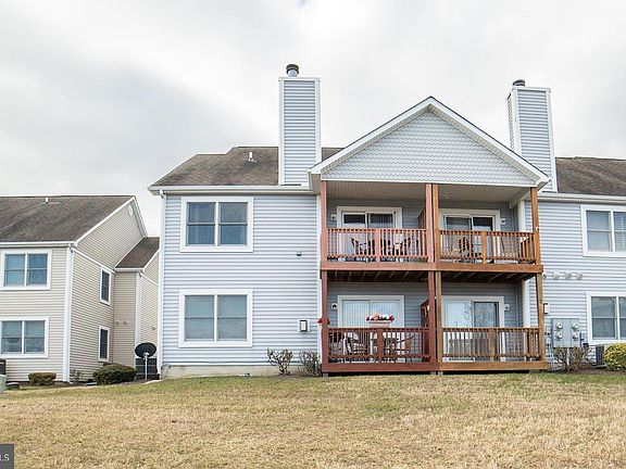 3rd image of 515 Teal Ct #H