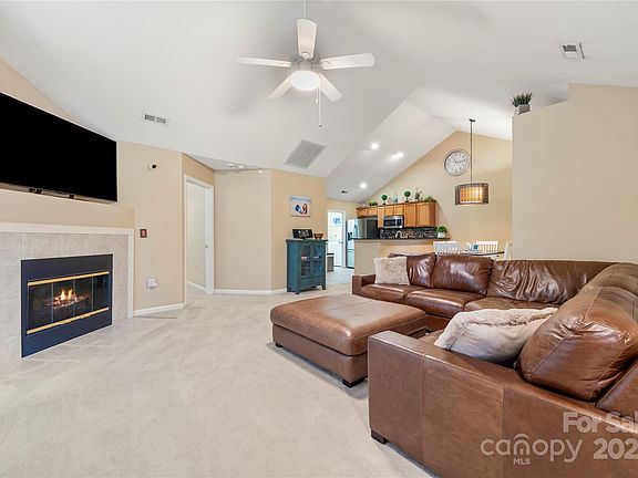 4th image of 8045 Sultana Cir