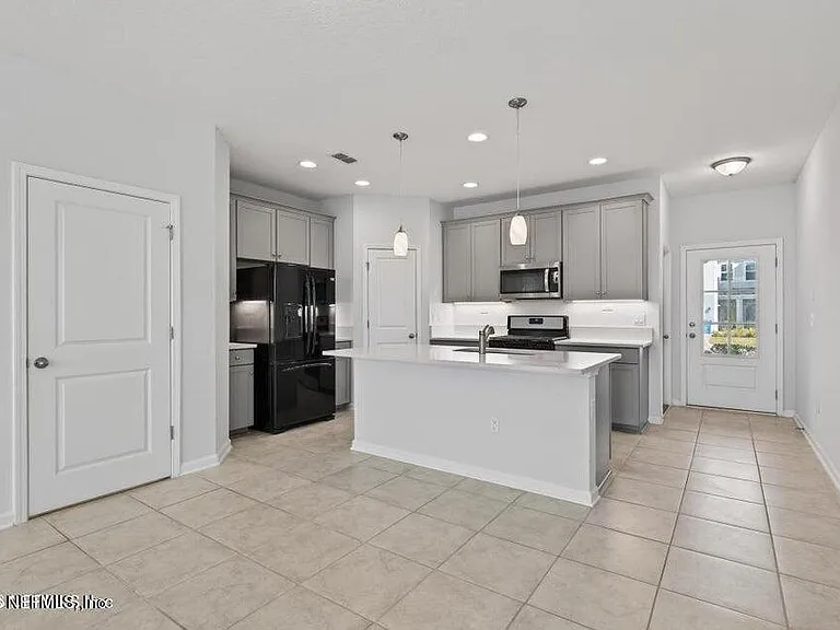 260 Brandon Lakes Dr — Photo 19