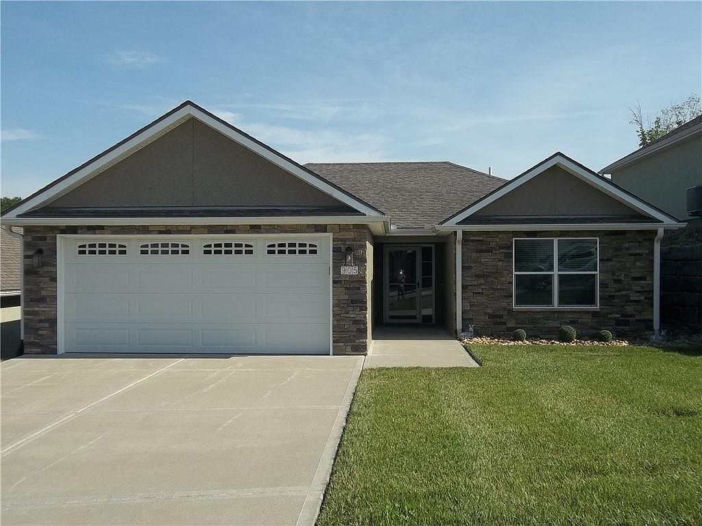 905 Ingleside Dr, Pleasant Hill, MO 64080 | Zillow