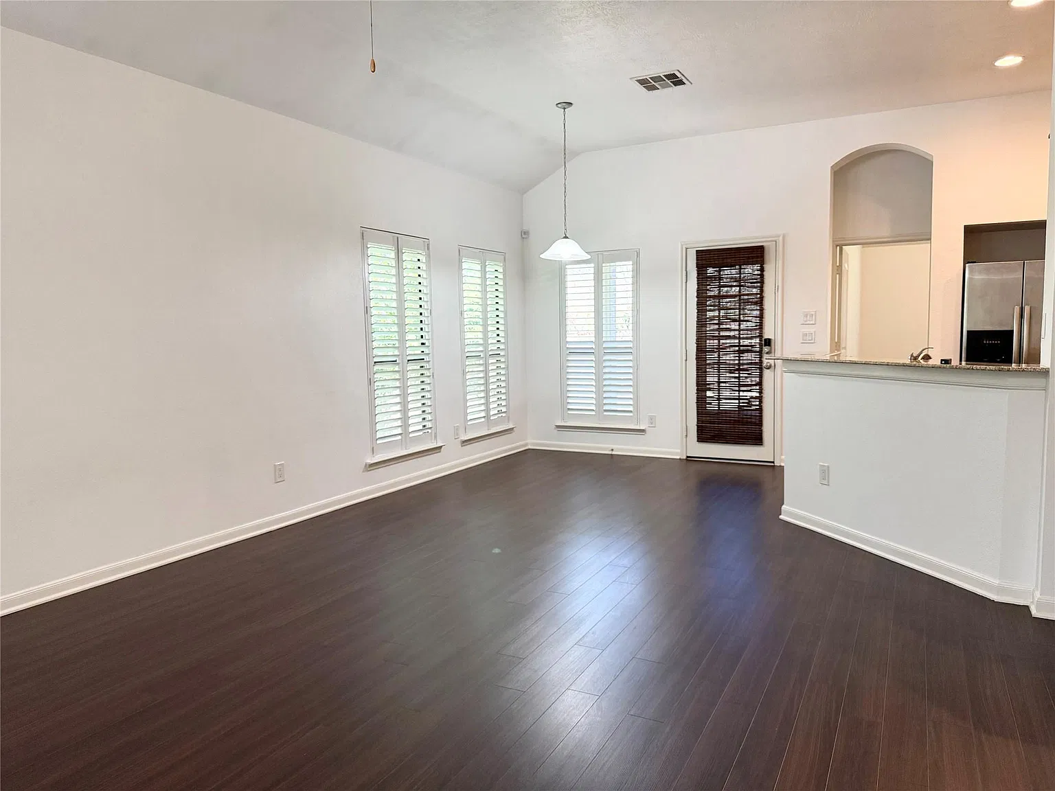 3 bed, 2.0 bath, 1381 sqft, $1,950 — Photo 3