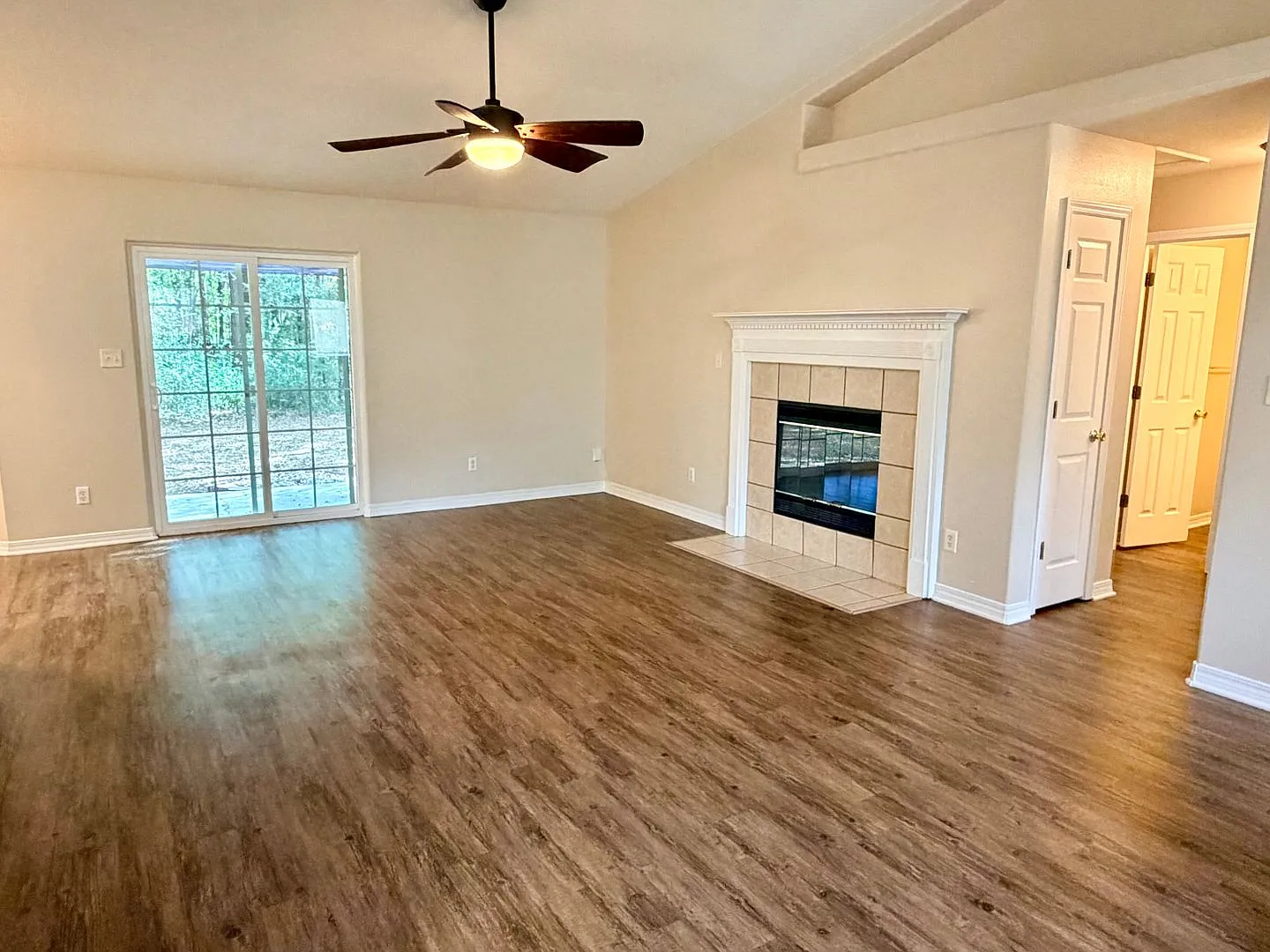 Spacious 3-Bedroom Home — Photo 2