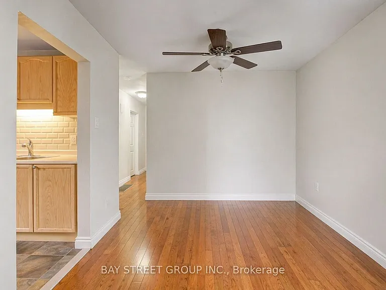 66 Walter Ave #MAIN — Photo 3