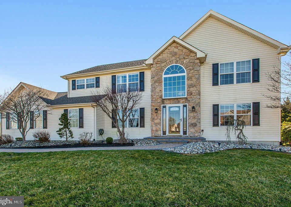 1st image of 201 Deerfield Dr