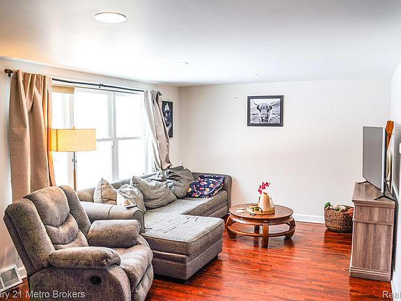 5th image of 5233 Millington Rd