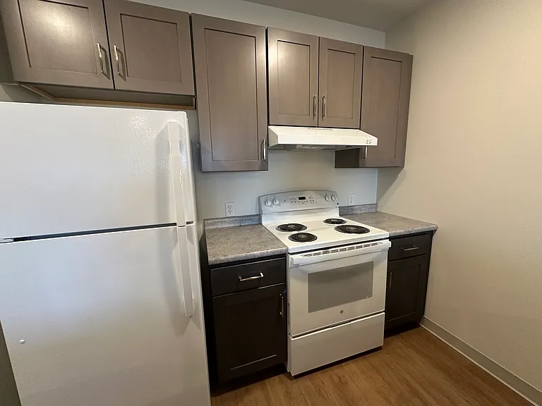 520 Centre St — Photo 7