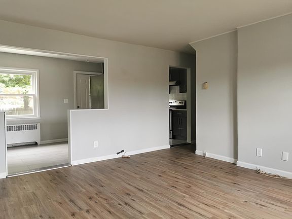 5th image of 860 Bedford Ct