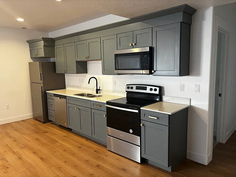 556 N Hill View Dr — Photo 1