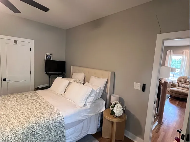 4205B Elkins Ave — Photo 5