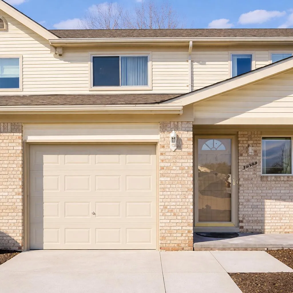 20969 Flora St photo 1