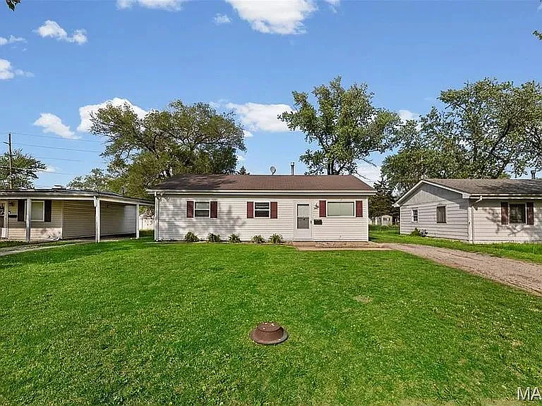 3 bed, 1.0 bath, $1,350 — Photo 1