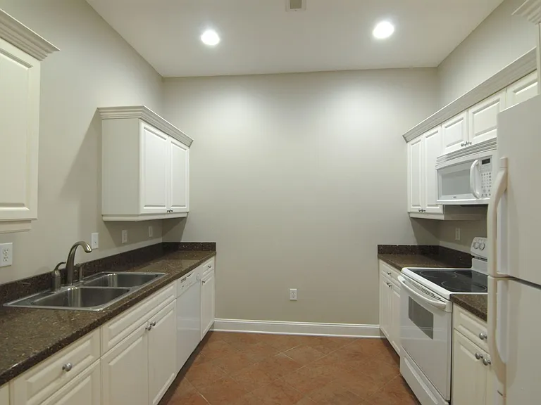 360 S Elm St #109 — Photo 8
