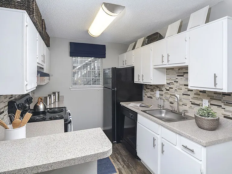 Tara Bridge Apartments — Photo 29