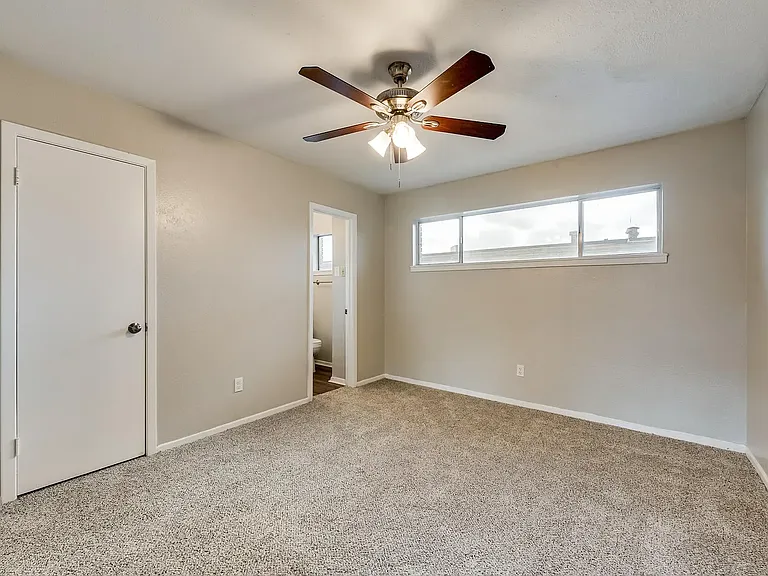 7102 Glenview Dr #204 — Photo 5